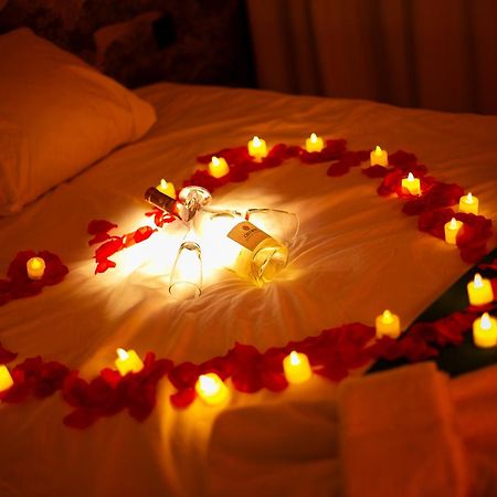 Love Room Du Mont D'Or - Baignoire Spa - Minibar Offert Marsilia Exterior foto