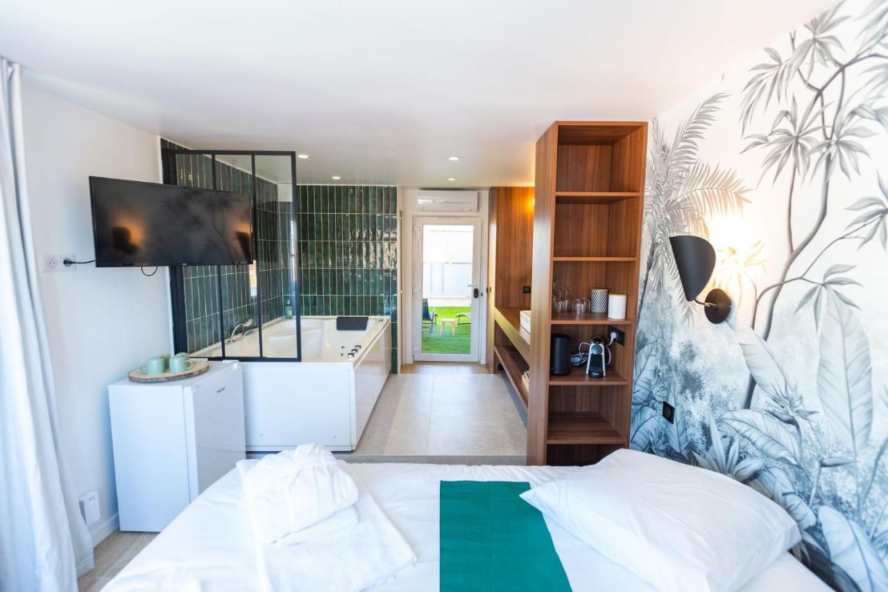 Love Room Du Mont D'Or - Baignoire Spa - Minibar Offert Marsilia Exterior foto