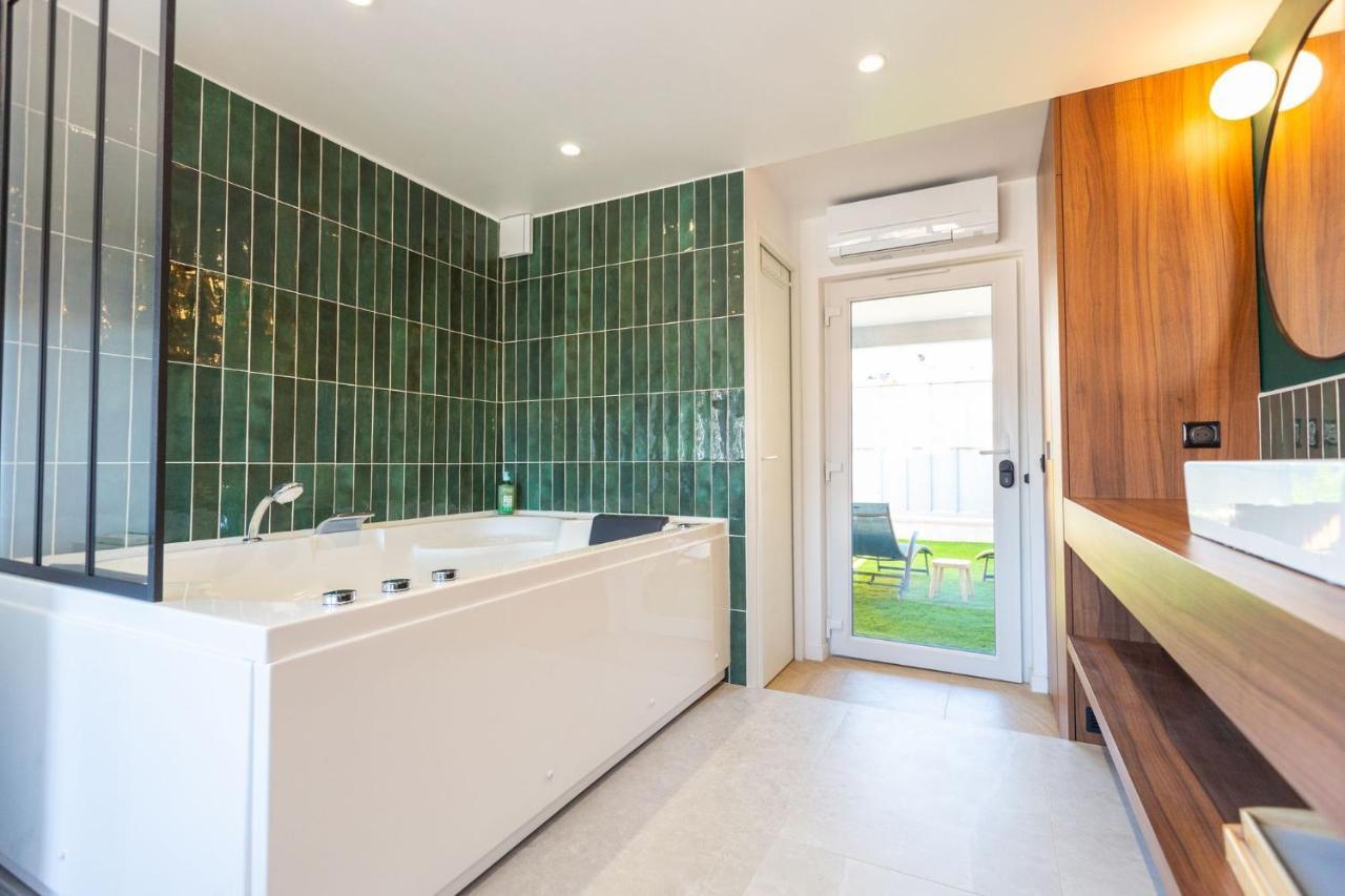 Love Room Du Mont D'Or - Baignoire Spa - Minibar Offert Marsilia Exterior foto